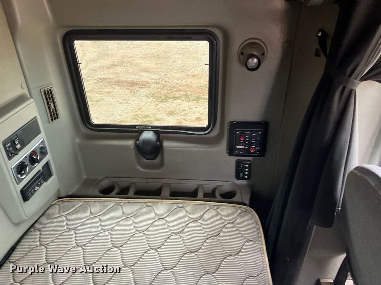 image for item DQ2302 2012 International ProStar 122  semi truck