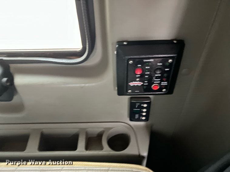 image for item DQ2302 2012 International ProStar 122  semi truck