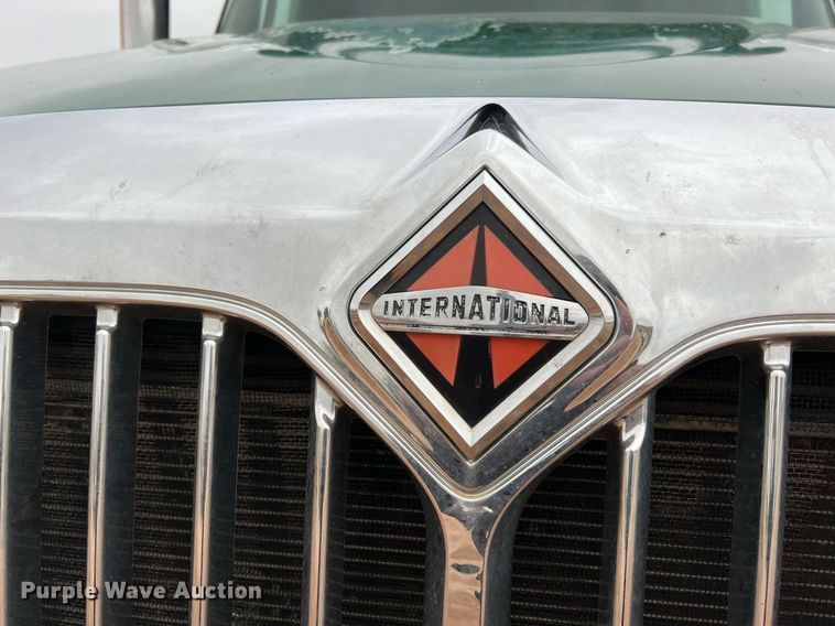 image for item DQ2302 2012 International ProStar 122  semi truck