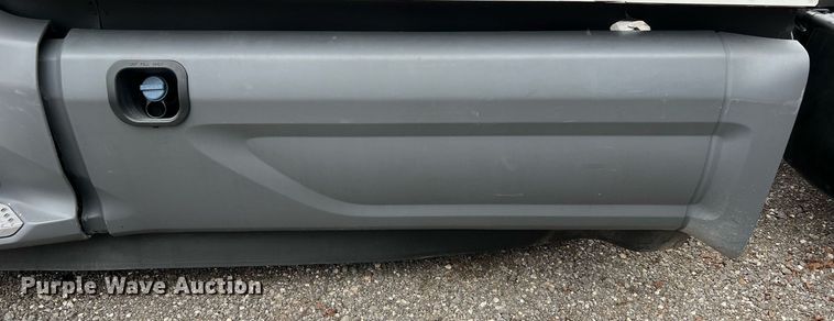 image for item DQ2309 2020 Peterbilt 579 semi truck