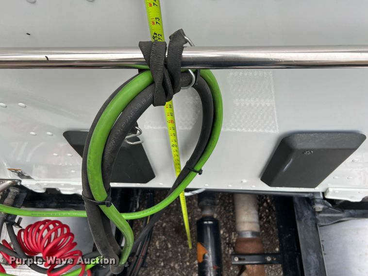 image for item DQ2309 2020 Peterbilt 579 semi truck