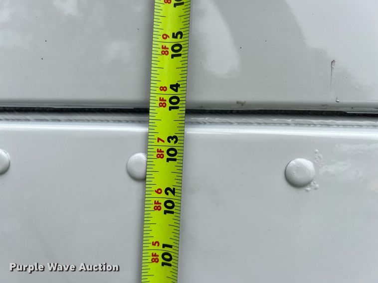 image for item DQ2309 2020 Peterbilt 579 semi truck