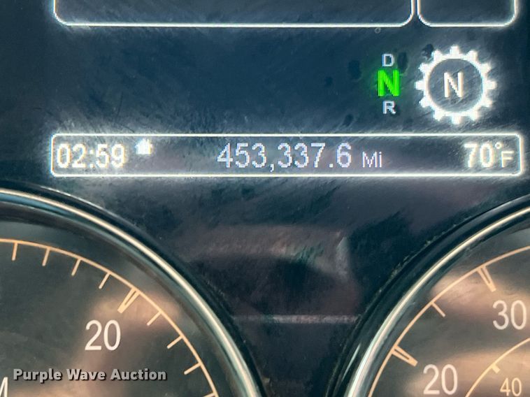 image for item DQ2309 2020 Peterbilt 579 semi truck