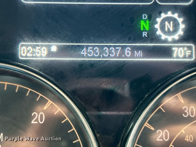 image for item DQ2309 2020 Peterbilt 579 semi truck