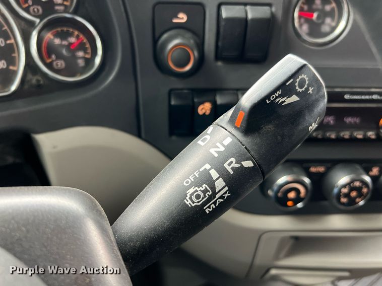 image for item DQ2309 2020 Peterbilt 579 semi truck