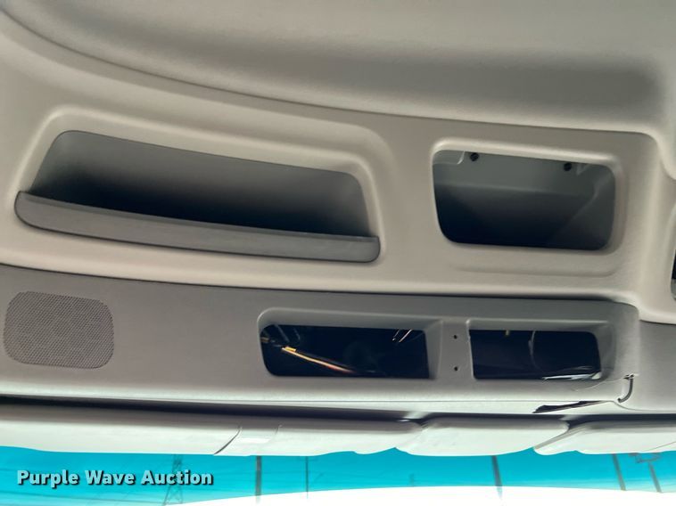 image for item DQ2309 2020 Peterbilt 579 semi truck