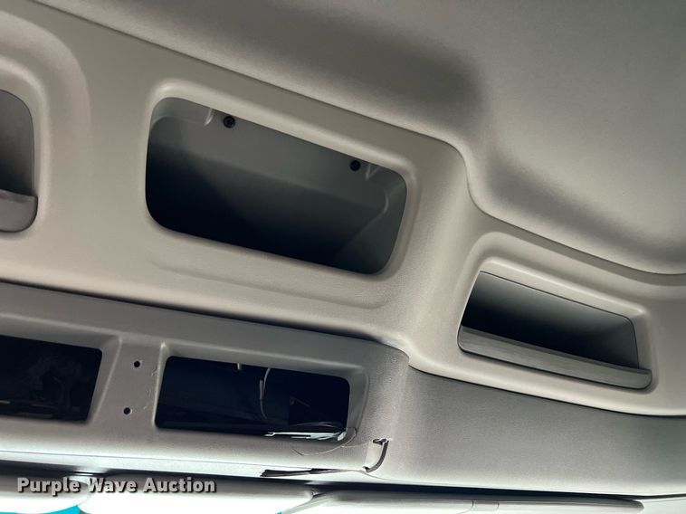 image for item DQ2309 2020 Peterbilt 579 semi truck