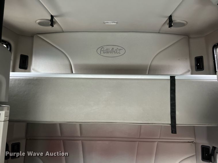 image for item DQ2309 2020 Peterbilt 579 semi truck