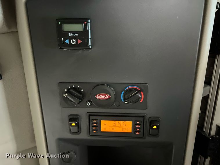 image for item DQ2309 2020 Peterbilt 579 semi truck