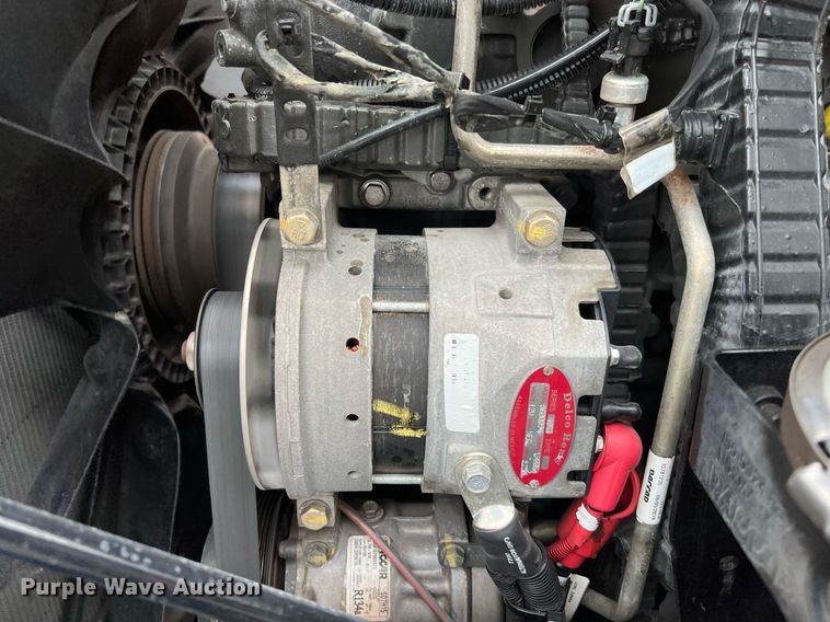 image for item DQ2309 2020 Peterbilt 579 semi truck