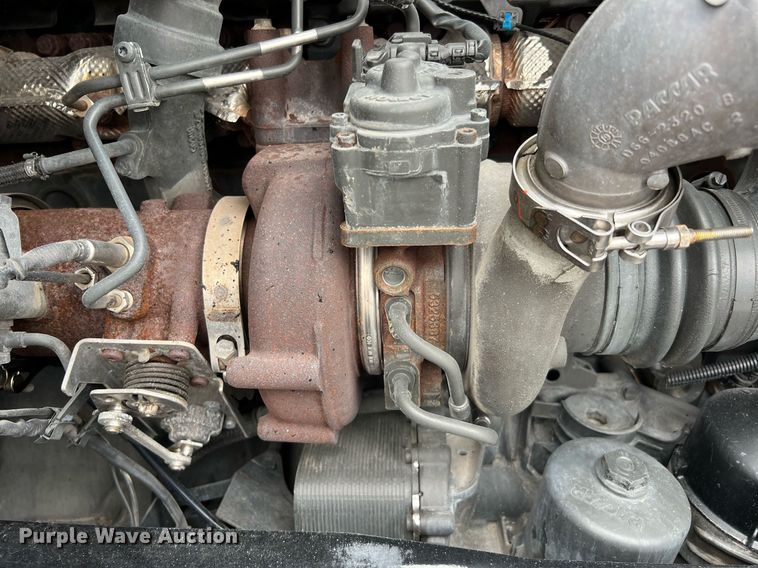 image for item DQ2309 2020 Peterbilt 579 semi truck