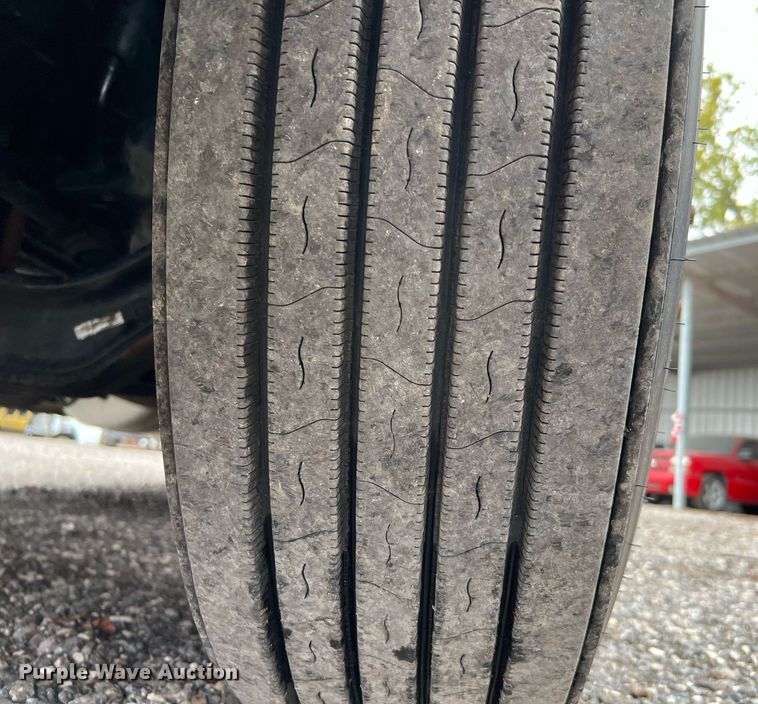 image for item DQ2309 2020 Peterbilt 579 semi truck