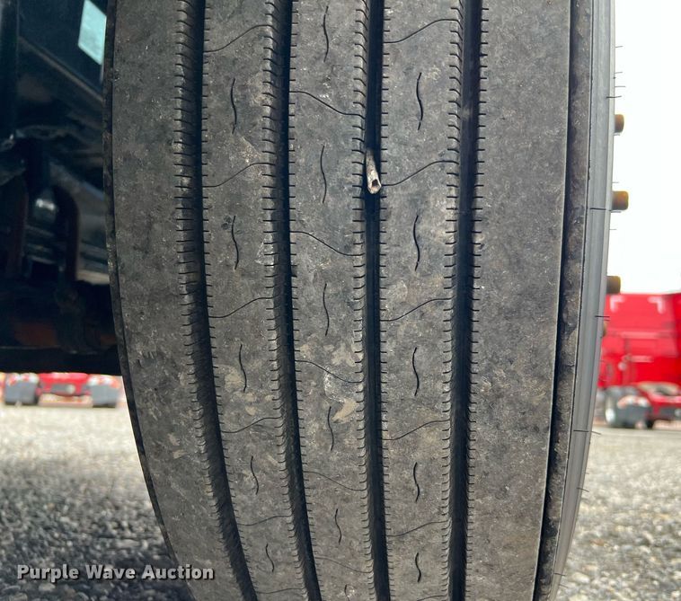 image for item DQ2309 2020 Peterbilt 579 semi truck