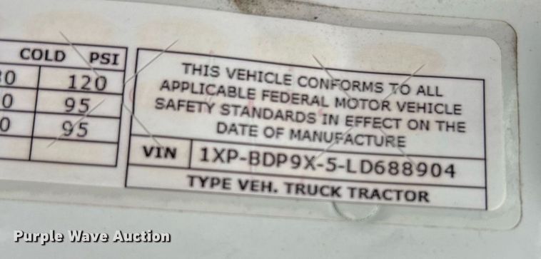 image for item DQ2309 2020 Peterbilt 579 semi truck