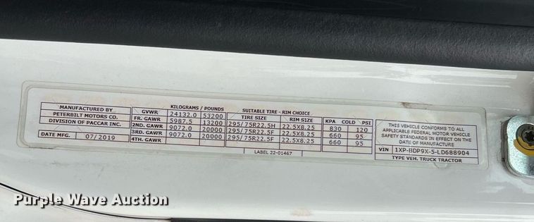 image for item DQ2309 2020 Peterbilt 579 semi truck