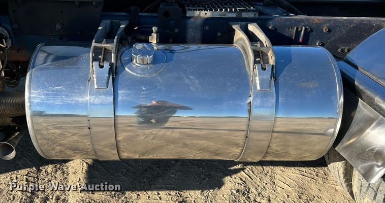 image for item DQ2318 1979 Peterbilt 359  semi truck