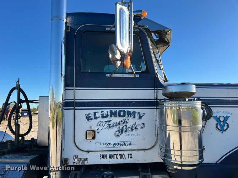 image for item DQ2318 1979 Peterbilt 359  semi truck