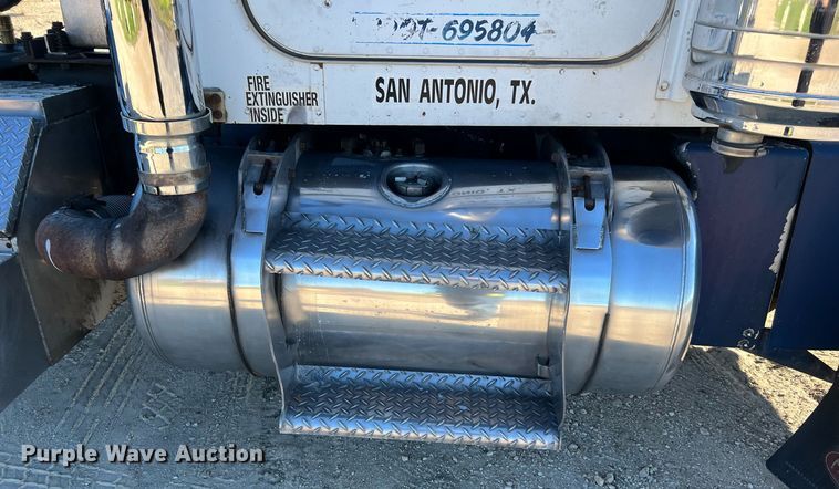 image for item DQ2318 1979 Peterbilt 359  semi truck