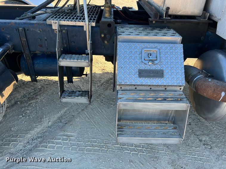 image for item DQ2318 1979 Peterbilt 359  semi truck