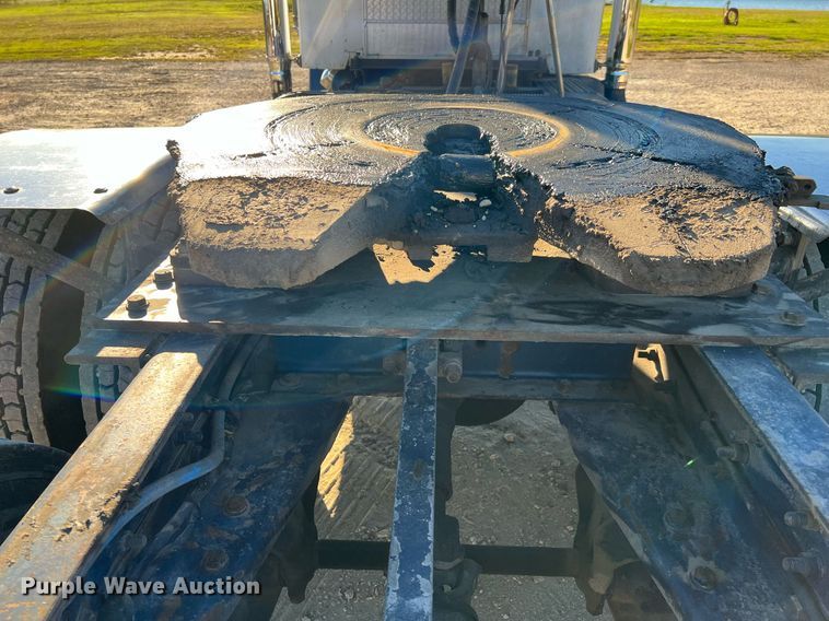 image for item DQ2318 1979 Peterbilt 359  semi truck