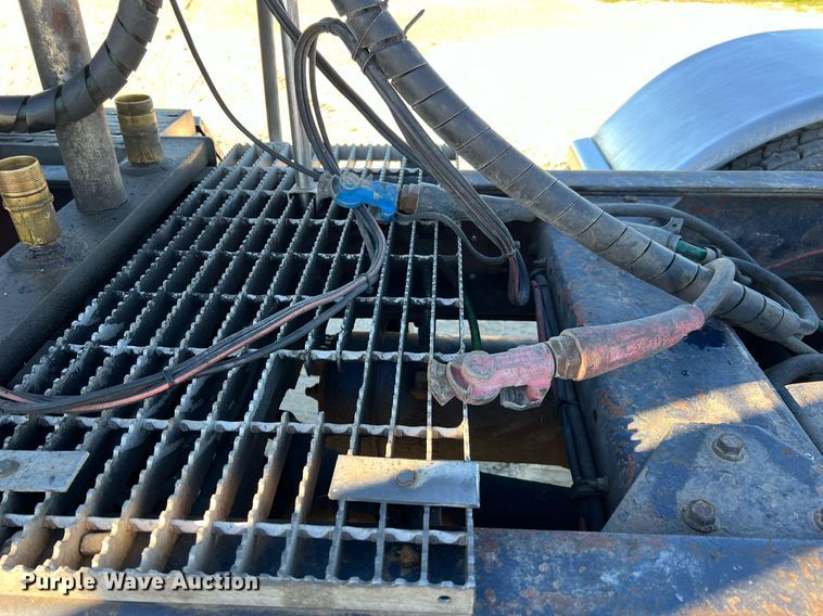 image for item DQ2318 1979 Peterbilt 359  semi truck