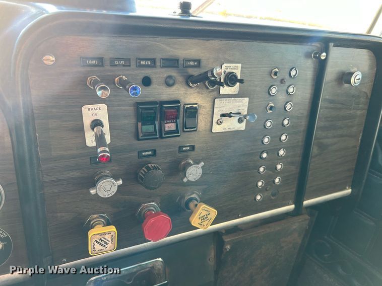 image for item DQ2318 1979 Peterbilt 359  semi truck