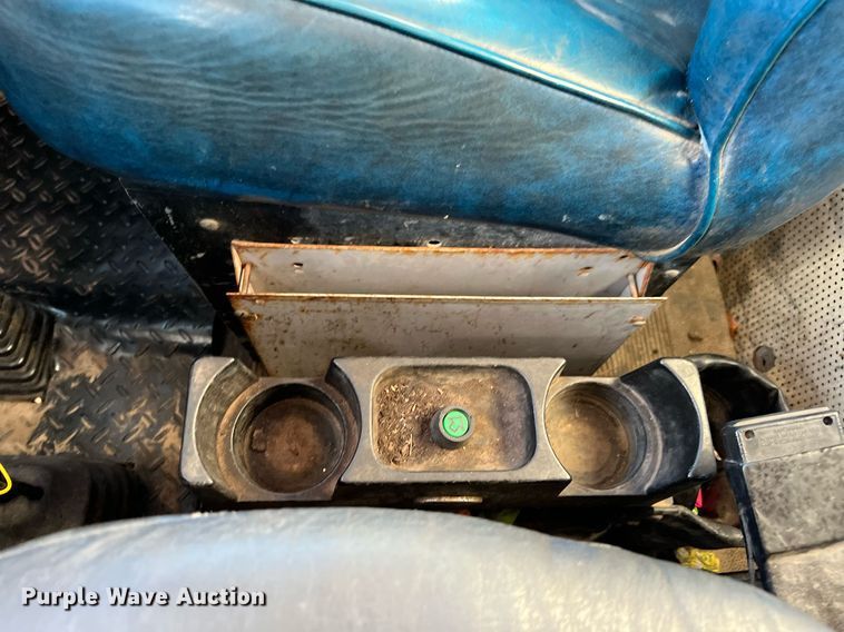 image for item DQ2318 1979 Peterbilt 359  semi truck