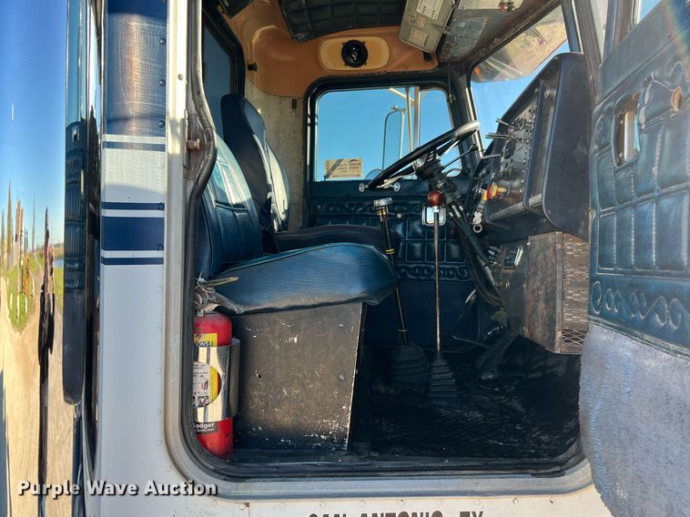 image for item DQ2318 1979 Peterbilt 359  semi truck