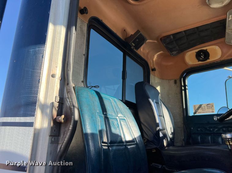 image for item DQ2318 1979 Peterbilt 359  semi truck