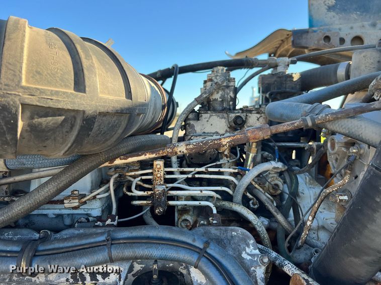 image for item DQ2318 1979 Peterbilt 359  semi truck