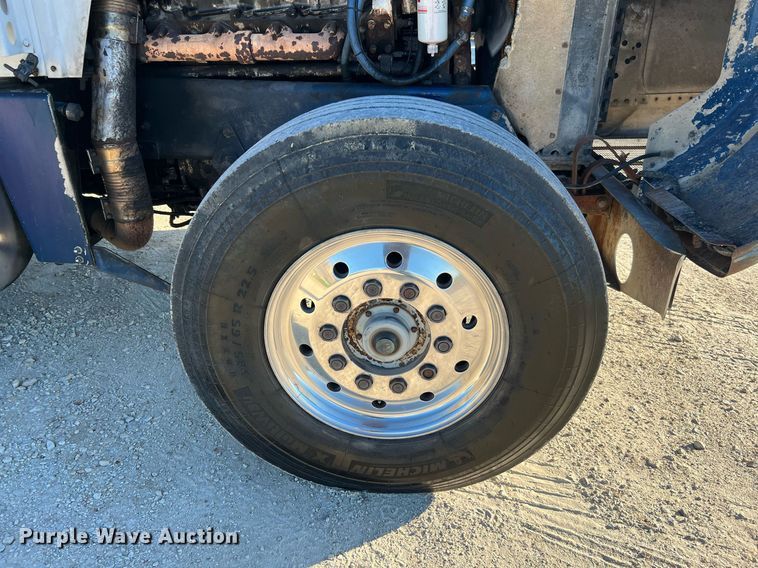 image for item DQ2318 1979 Peterbilt 359  semi truck