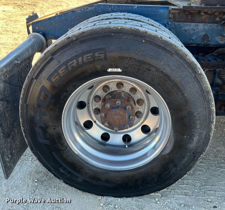 image for item DQ2318 1979 Peterbilt 359  semi truck