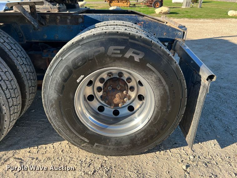 image for item DQ2318 1979 Peterbilt 359  semi truck