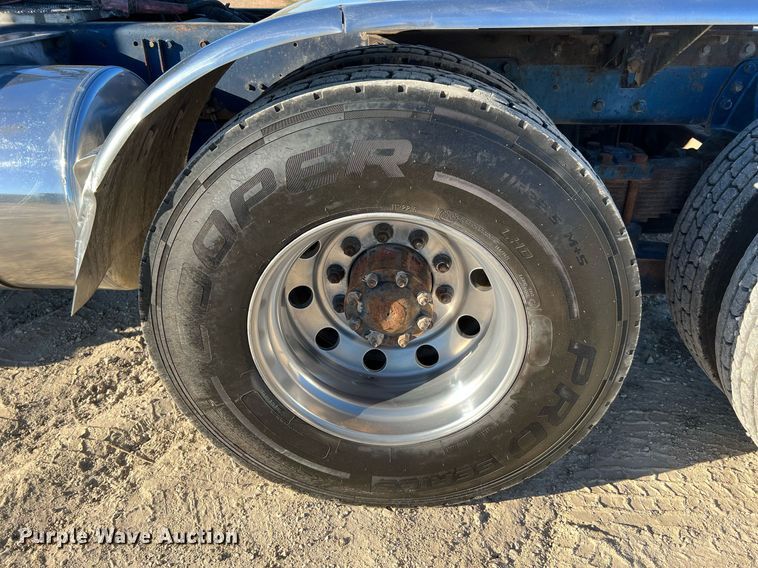 image for item DQ2318 1979 Peterbilt 359  semi truck