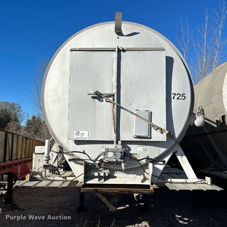 image for item DQ7395 1982 Penske  pneumatic dry bulk trailer