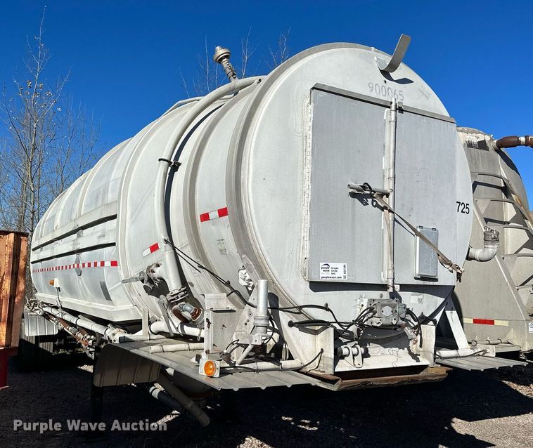 image for item DQ7395 1982 Penske  pneumatic dry bulk trailer