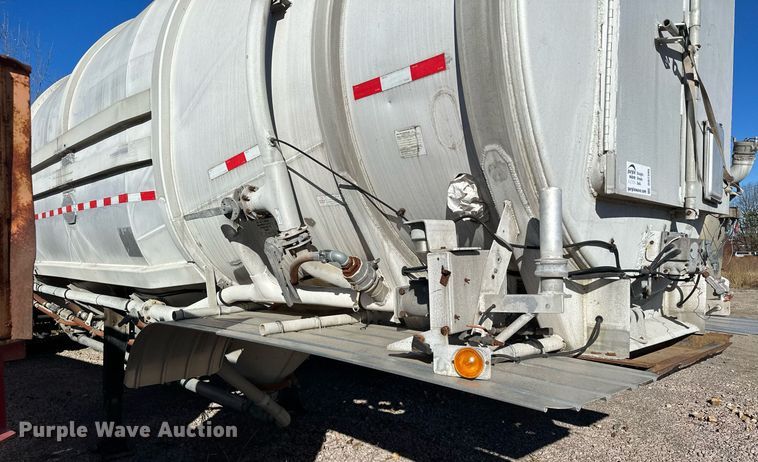 image for item DQ7395 1982 Penske  pneumatic dry bulk trailer