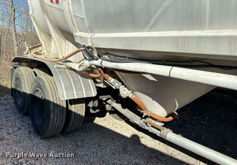 image for item DQ7395 1982 Penske  pneumatic dry bulk trailer