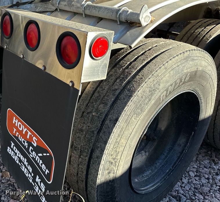 image for item DQ7395 1982 Penske  pneumatic dry bulk trailer