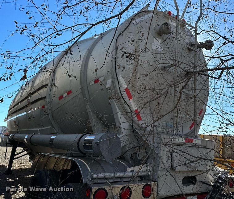 image for item DQ7395 1982 Penske  pneumatic dry bulk trailer