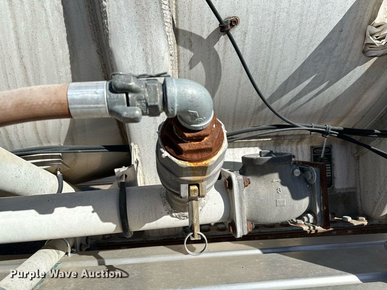 image for item DQ7395 1982 Penske  pneumatic dry bulk trailer