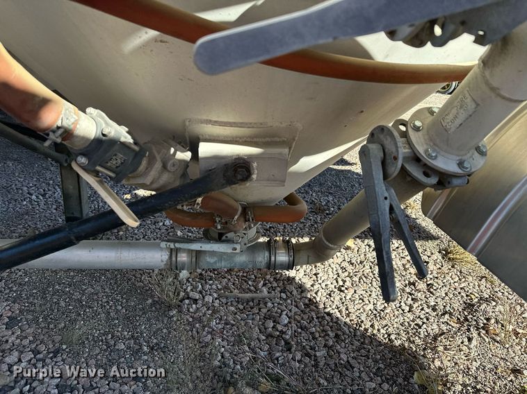 image for item DQ7395 1982 Penske  pneumatic dry bulk trailer