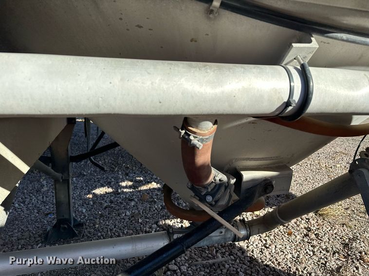 image for item DQ7395 1982 Penske  pneumatic dry bulk trailer