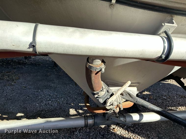 image for item DQ7395 1982 Penske  pneumatic dry bulk trailer