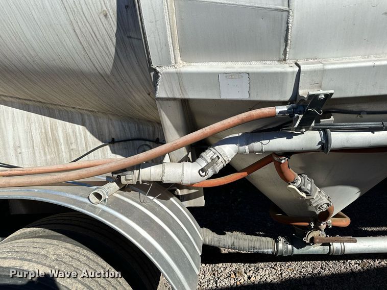 image for item DQ7395 1982 Penske  pneumatic dry bulk trailer