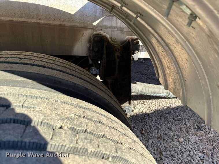 image for item DQ7395 1982 Penske  pneumatic dry bulk trailer