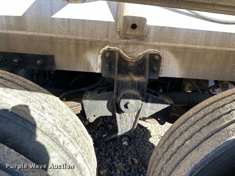 image for item DQ7395 1982 Penske  pneumatic dry bulk trailer