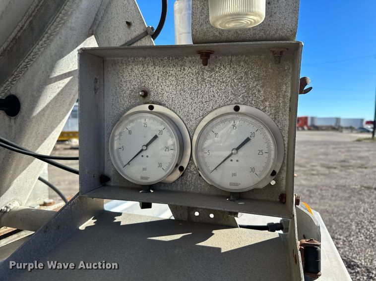 image for item DQ7395 1982 Penske  pneumatic dry bulk trailer