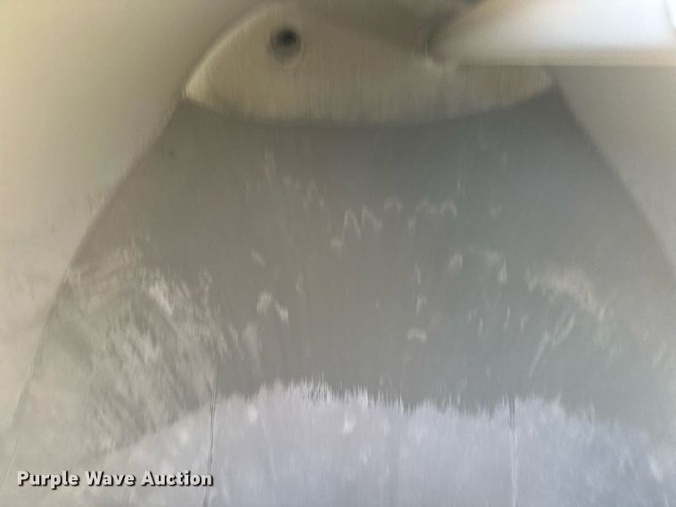 image for item DQ7395 1982 Penske  pneumatic dry bulk trailer