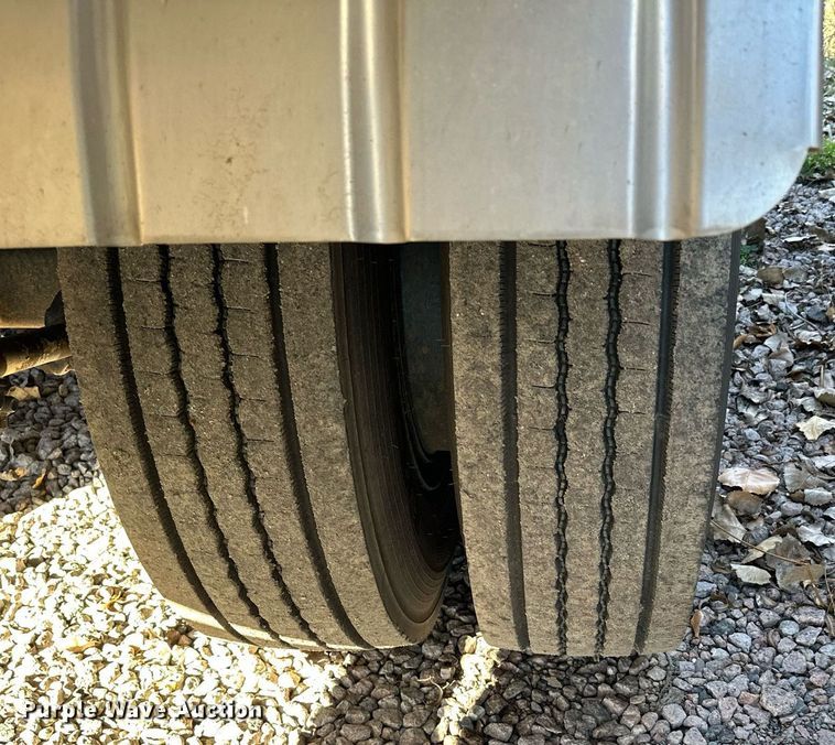 image for item DQ7395 1982 Penske  pneumatic dry bulk trailer